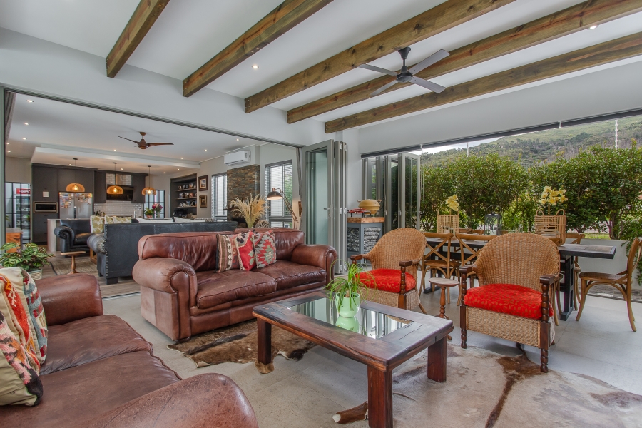 4 Bedroom Property for Sale in Lemoenkloof Western Cape